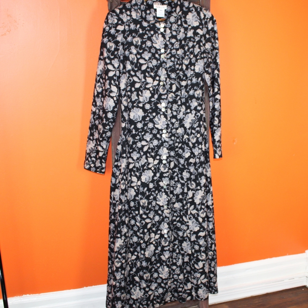 Womens Size 8 vintage black and white floral talbot dress